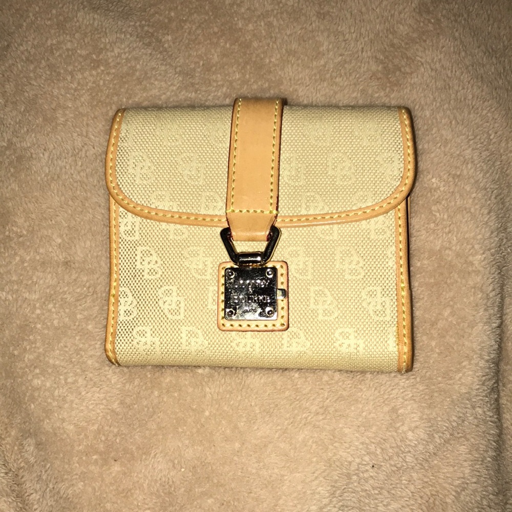 Dooney & Bourke wallet